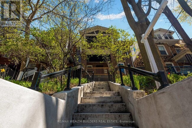 Building Photo - 163 Parkside Dr