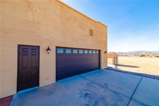 Building Photo - 10563 N Garrett Dr