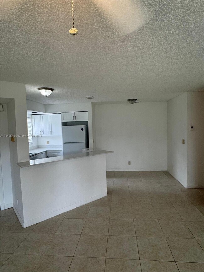 Building Photo - 3400 Pinewalk Dr N