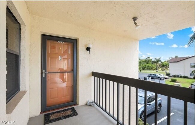 Foto del edificio - 9270 Lake Park Dr