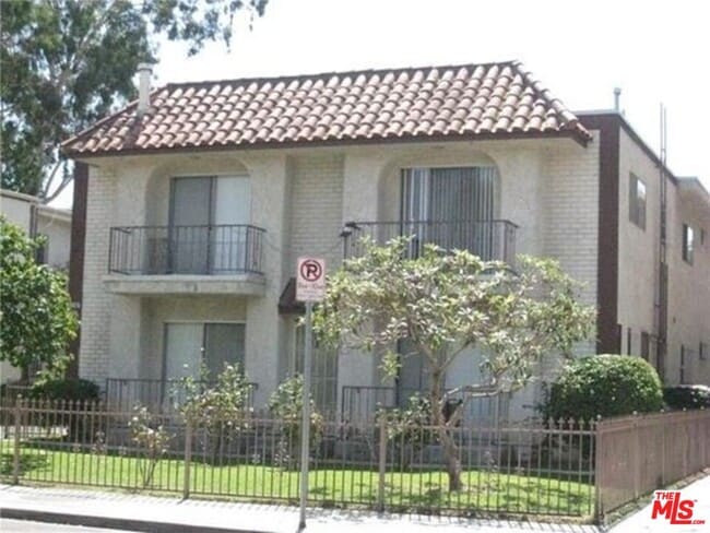 Building Photo - 10836 Camarillo St
