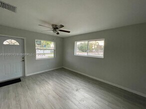 Building Photo - 3921 SW 31st Dr