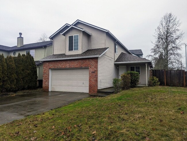 Building Photo - Large 3 Bedroom Home with Fenced Yard Available Now!