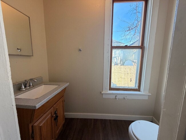 Building Photo - Cute 2 bed 1.5 baths house $750