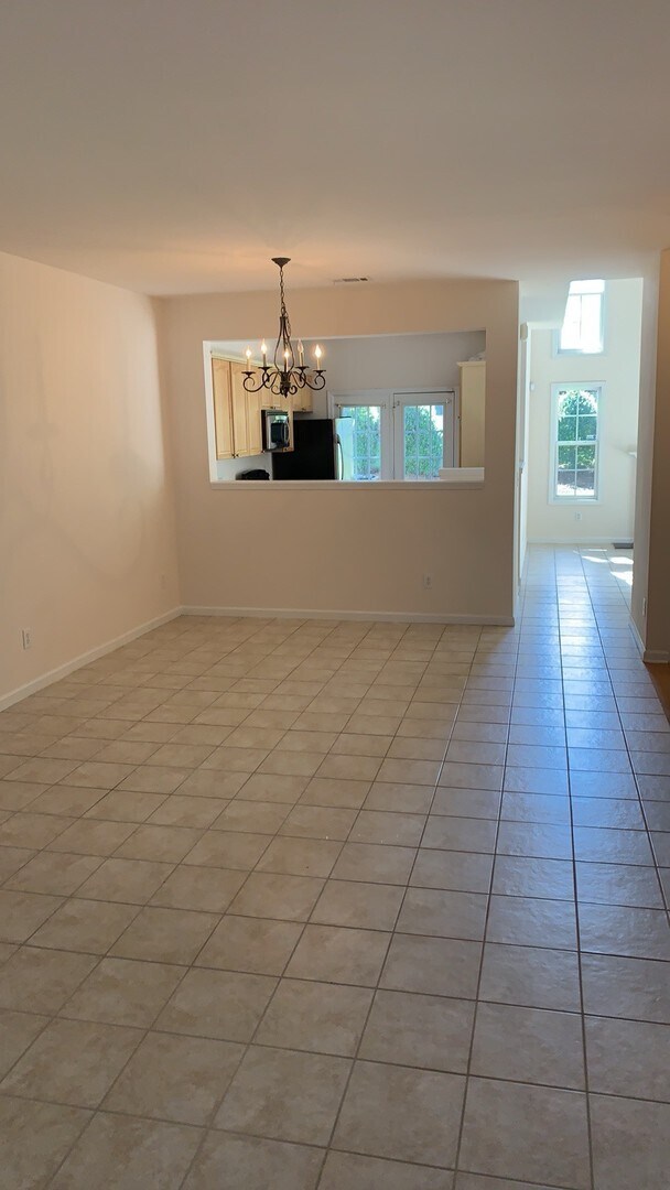 Building Photo - 2415 Suwanee Pointe Dr