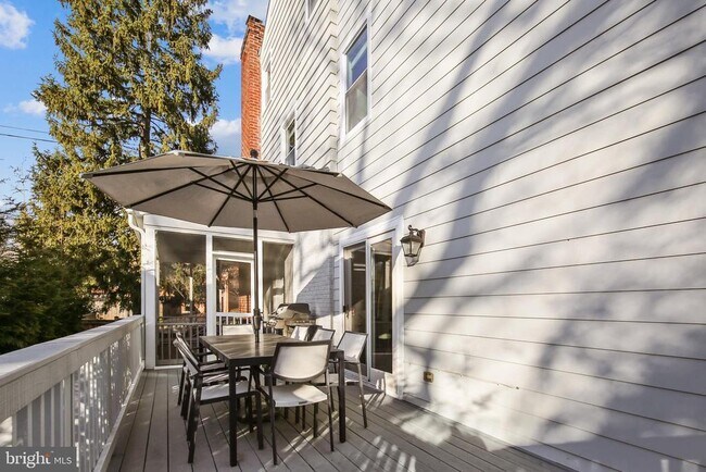 Foto del edificio - 2810 McKinley St NW