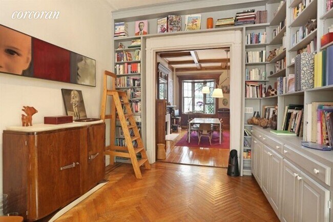 Building Photo - 22 W 95th St