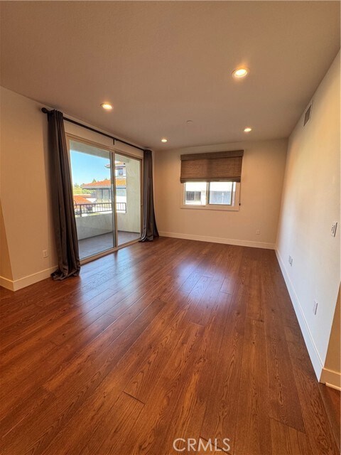 Foto del edificio - 627 Deep Valley Dr