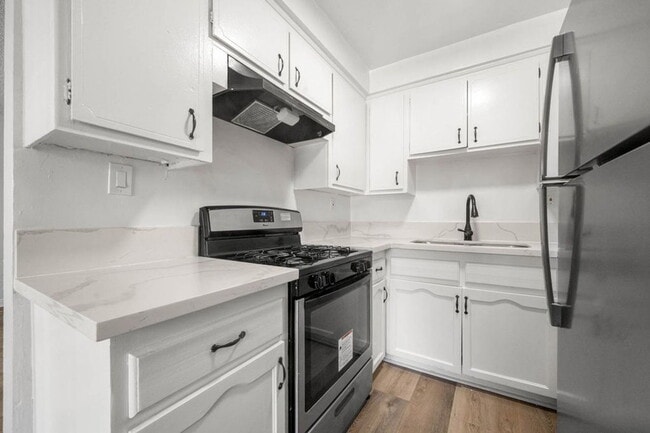 Building Photo - 3212 W 60th St