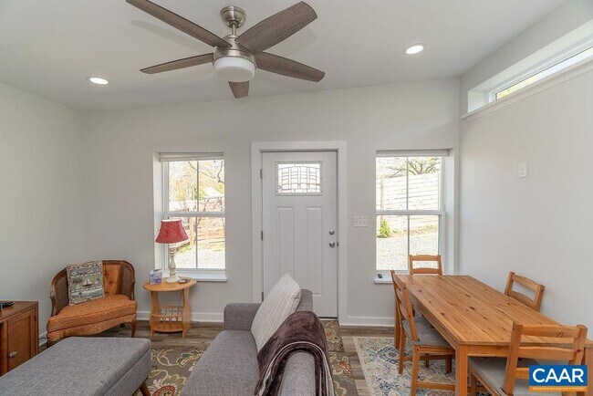 Foto del edificio - 1403 Burgess Ln