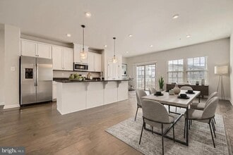 Building Photo - 2911 Stagg Ln