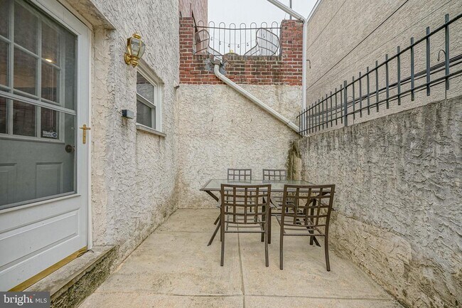 Building Photo - 1305 Tasker St