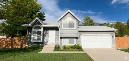 Building Photo - 11301 Sandy Ridge Dr