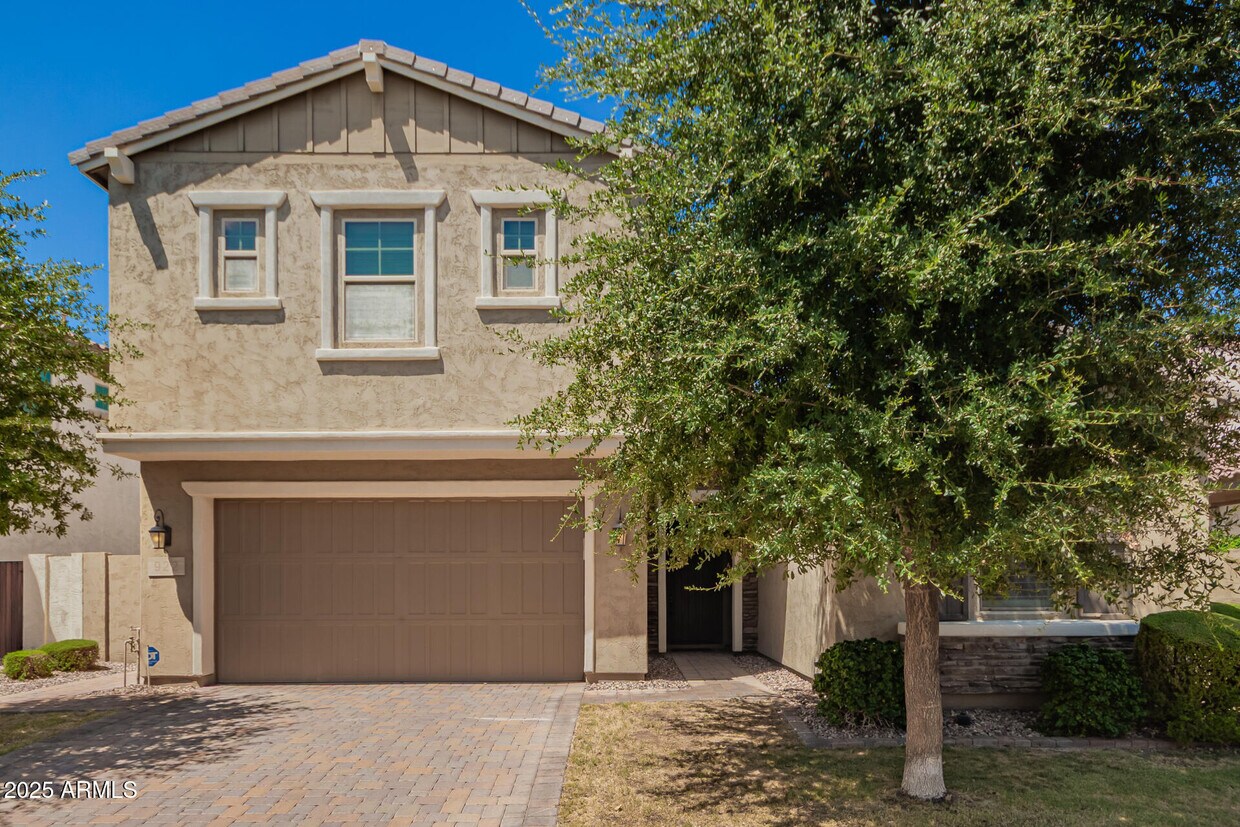 Foto principal - 922 W Yellowstone Way