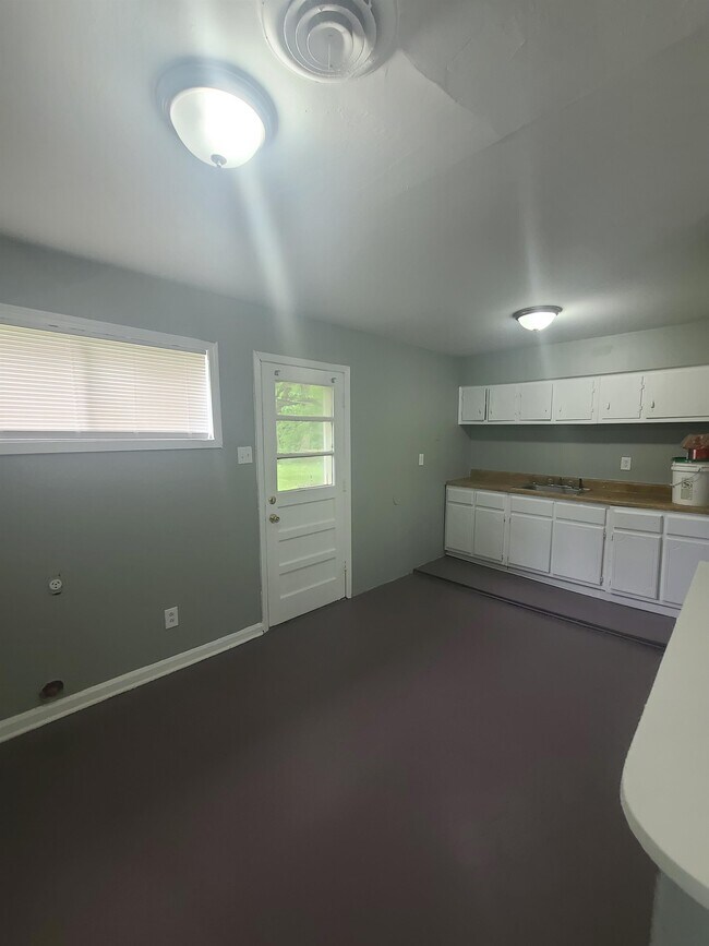 Building Photo - 2357 Zanone Ave