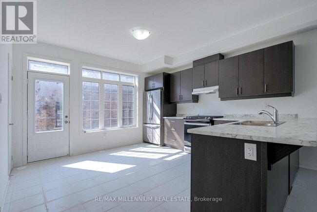 Building Photo - 9 Selfridge Wy