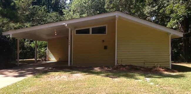 Photo - 1325 Woody Dr House