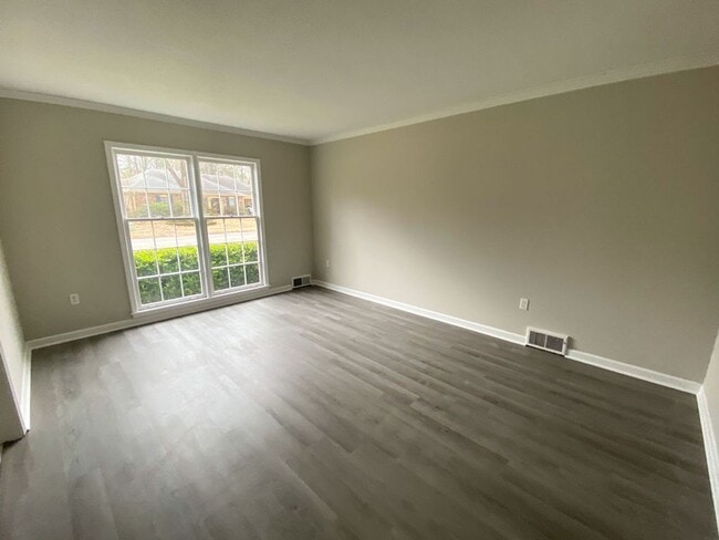 Building Photo - 4 Bedroom, 2.5 Bathrooms Near Kirby and McVay