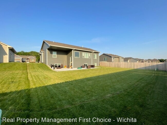 Foto del edificio - 5 br, 3 bath House - 3419 N. Laughlin St