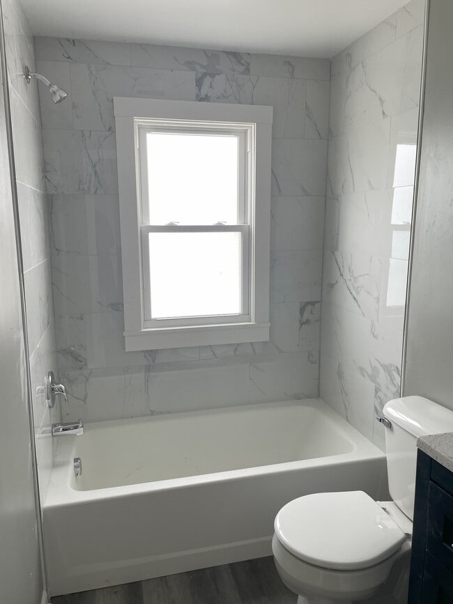 Building Photo - 826 Englewood Ave