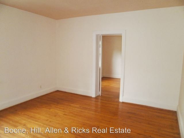 Building Photo - 4 br, 2 bath House - 316 S. Oakwood Drive