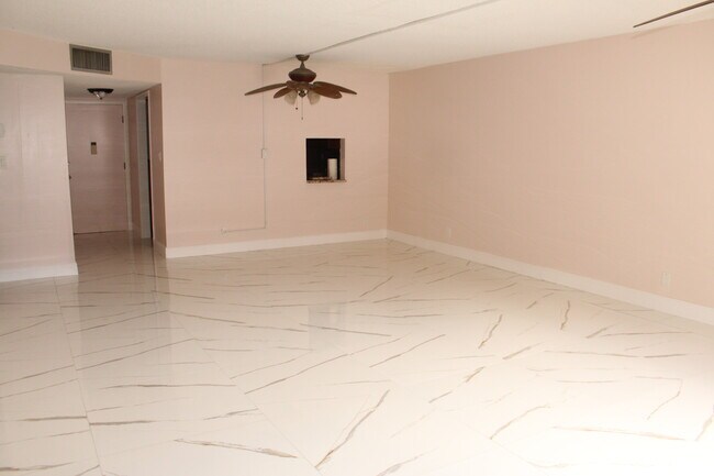 Foto del edificio - 4821 NW 22nd Ct