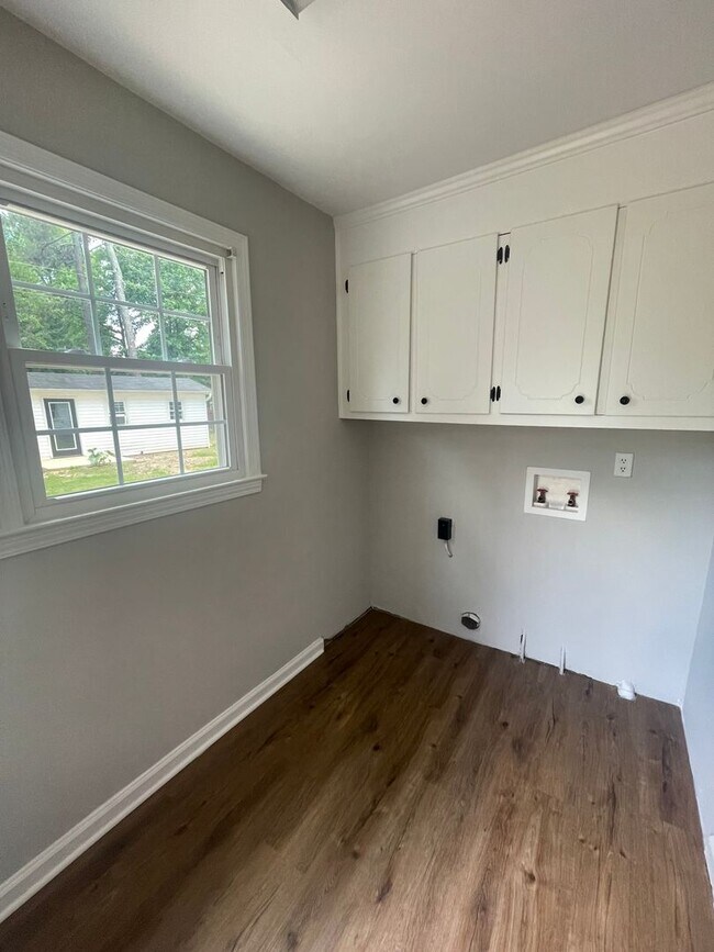 Foto del edificio - 3 Bedroom 1 Bath Ranch In Fountain Inn!!!!...