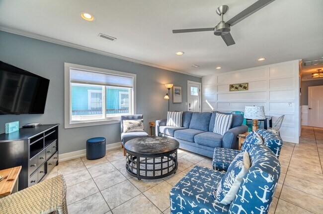 Foto del edificio - BEAUTIFUL,  FURNISHED OFF-SEASON BEACH RENTAL