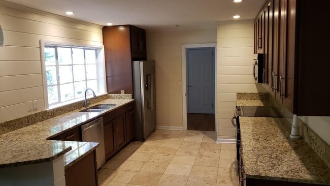 Foto del edificio - 3857 Land O Lakes Dr NE