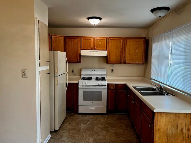 Building Photo - 429 Mallview Ln
