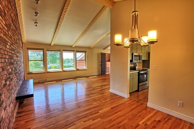 Building Photo - 5 bed 3 bath Broomfield home