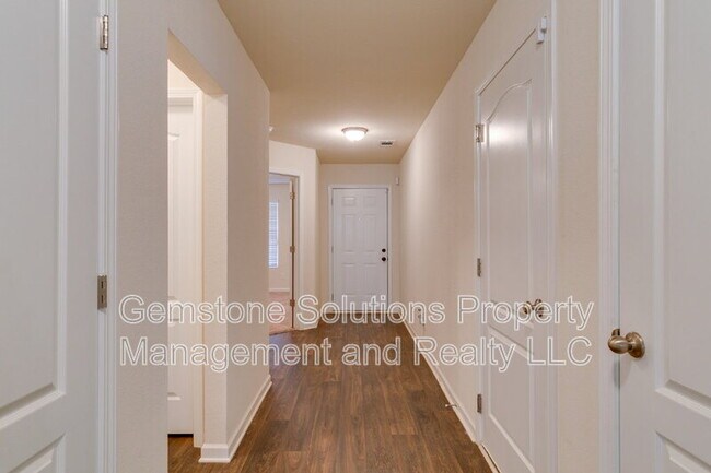 Foto del edificio - 2508 Queen Bee Dr