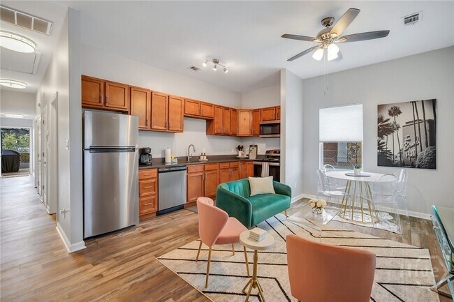 Foto del edificio - 323 W 31st St