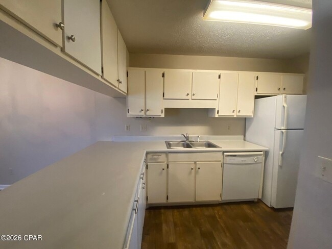 Building Photo - 521 E 5th Ct