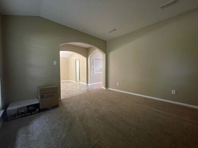 Building Photo - Beauty in Pearland
