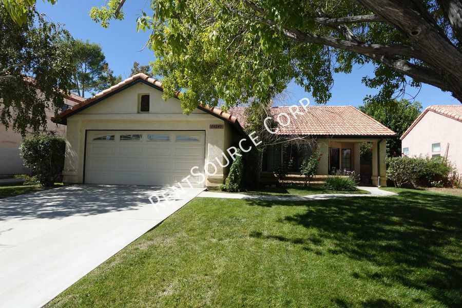 Foto principal - 3 Bedroom 2 Bathroom Single Story home for...