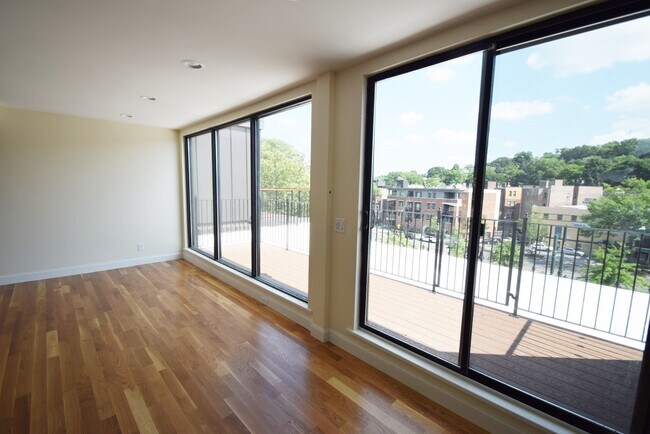 Foto del edificio - 1614 Beacon St