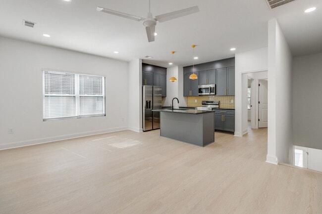 Building Photo - 133 Harden St