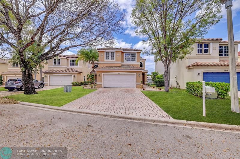 Foto principal - 3829 NW 62nd Ct