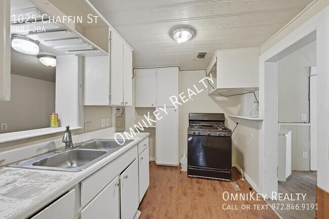 Building Photo - 1025 E Chaffin St