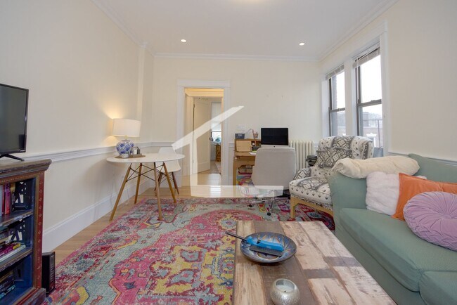 Building Photo - Top-notch and unique Allston Apt...