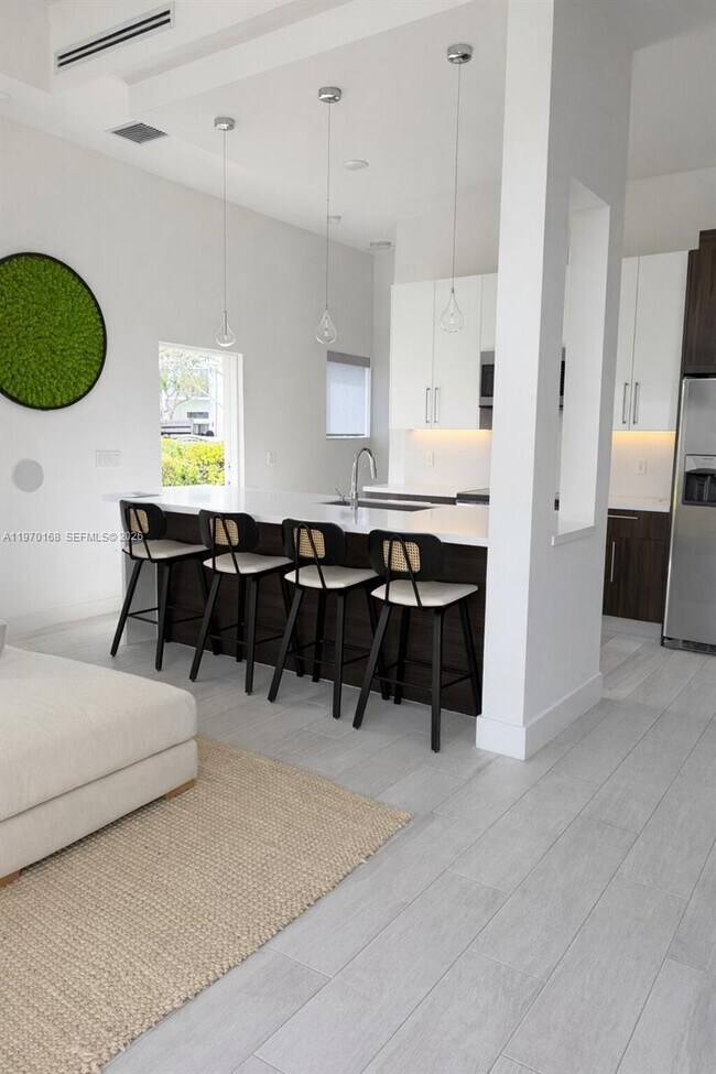 Foto del edificio - 4384 NW 8th Ct