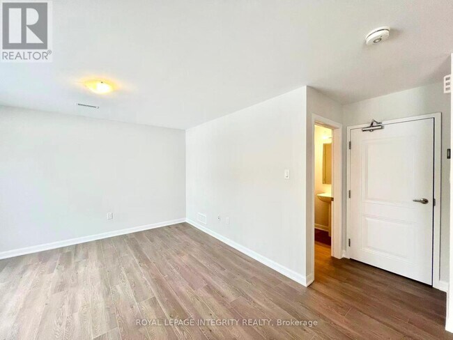 Building Photo - 1120 Creekway Private