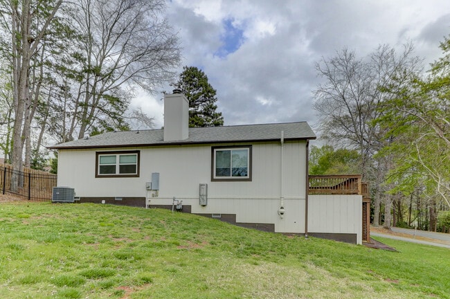Building Photo - 1164 Molokai Dr