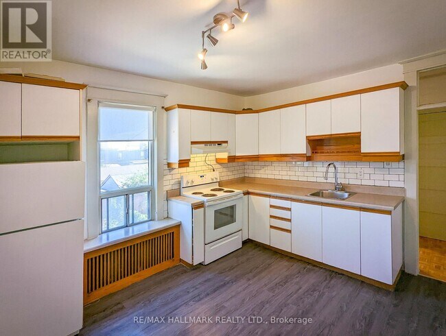 Photo du bâtiment - 371 St Clarens Ave