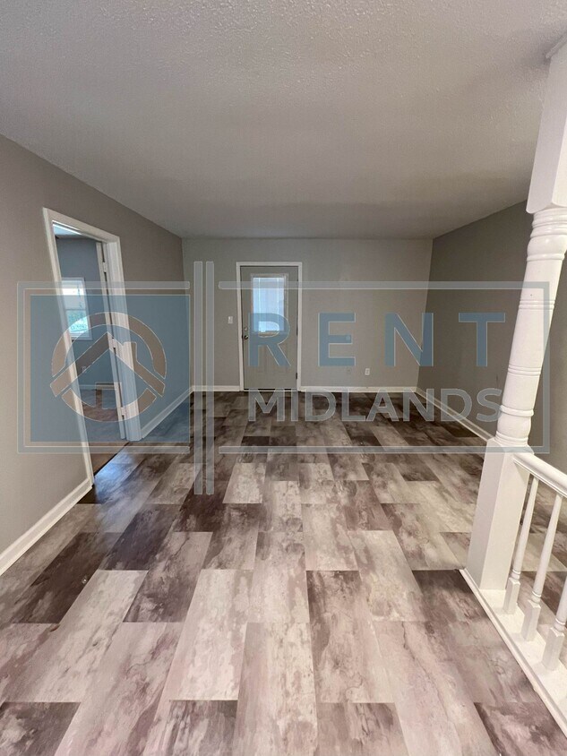Foto principal - COMING SOON: Newly Renovated 2 Bedroom Apa...