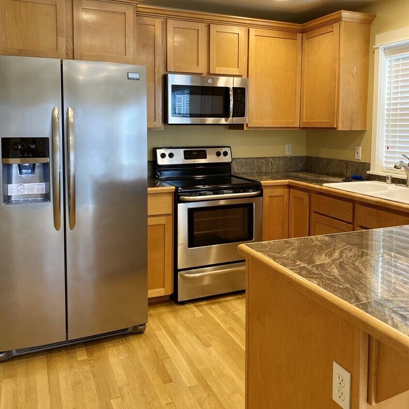 Foto principal - 8524 Stone Ave N
