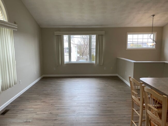 Building Photo - Single Family House For Rent in Providence!