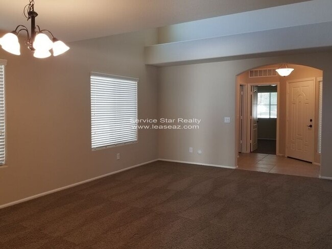 Building Photo - 4195 E Bonanza Rd