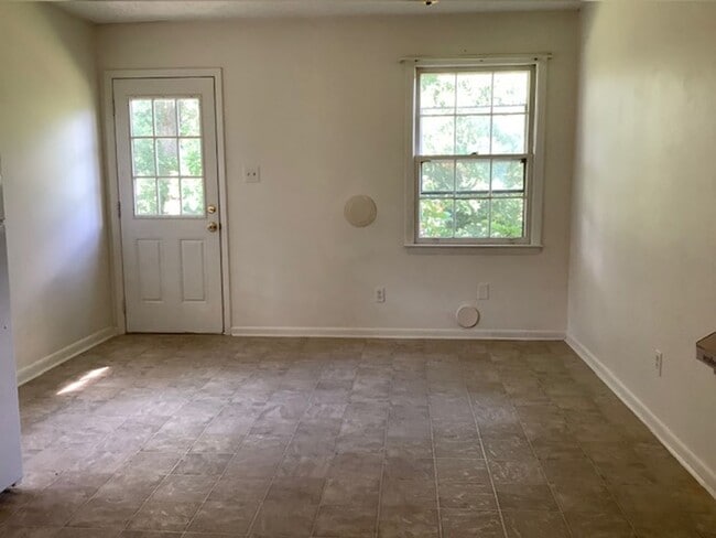 Building Photo - 105 Embrey Ct